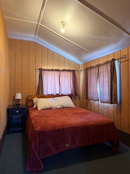 Rustic Cottage Cabin-7